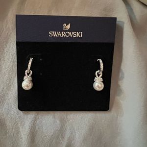 Nwt. SWAROVSKI pearl drop earrings.